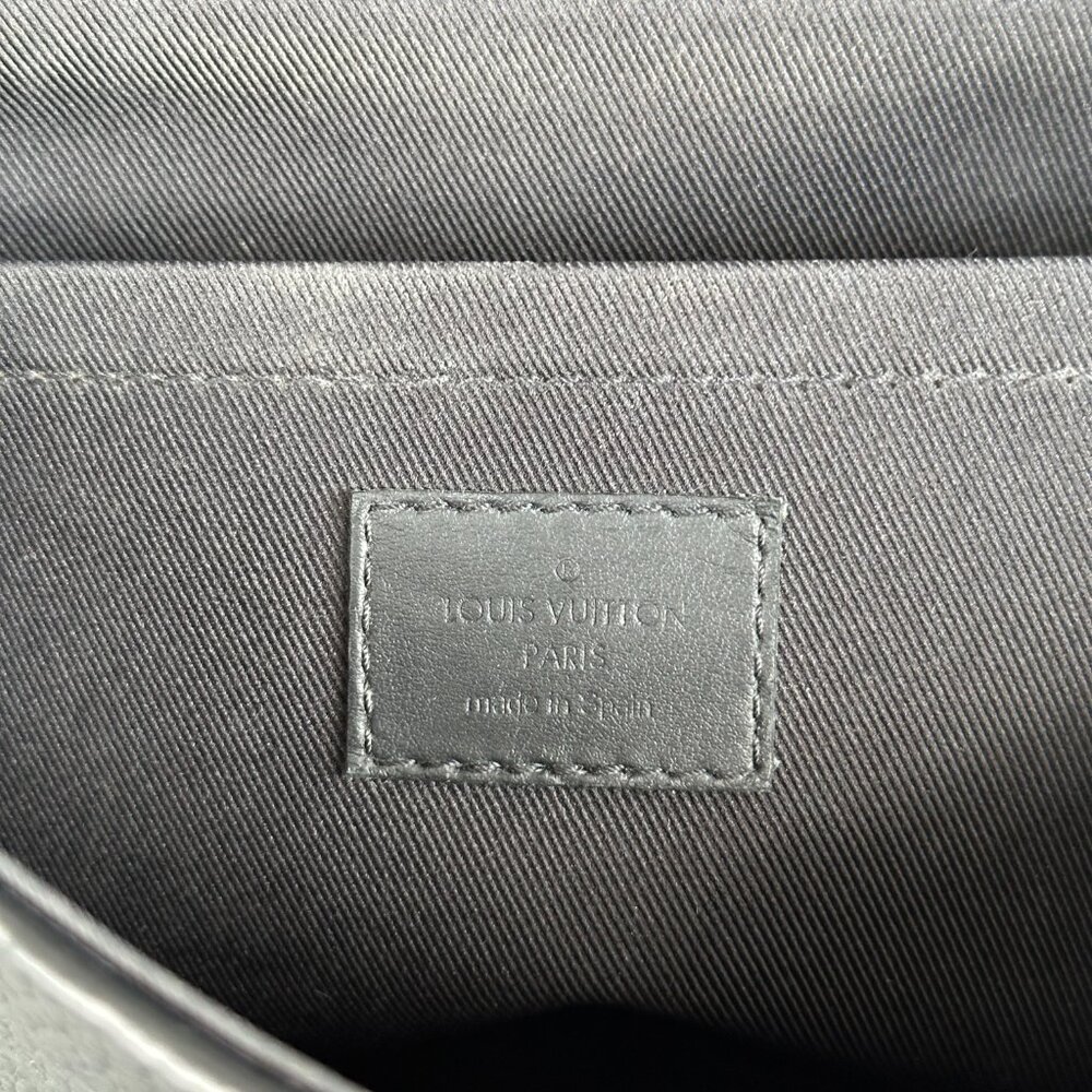 Louis Vuitton Black Taurillon Monogram S-Cape Messenger Bag - Picture 4 of 4